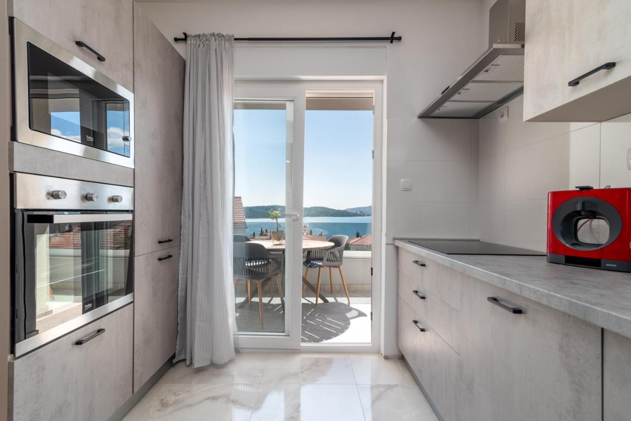 Villa Eight By Villa Kuzmanic โตรกีร์ ภายนอก รูปภาพ