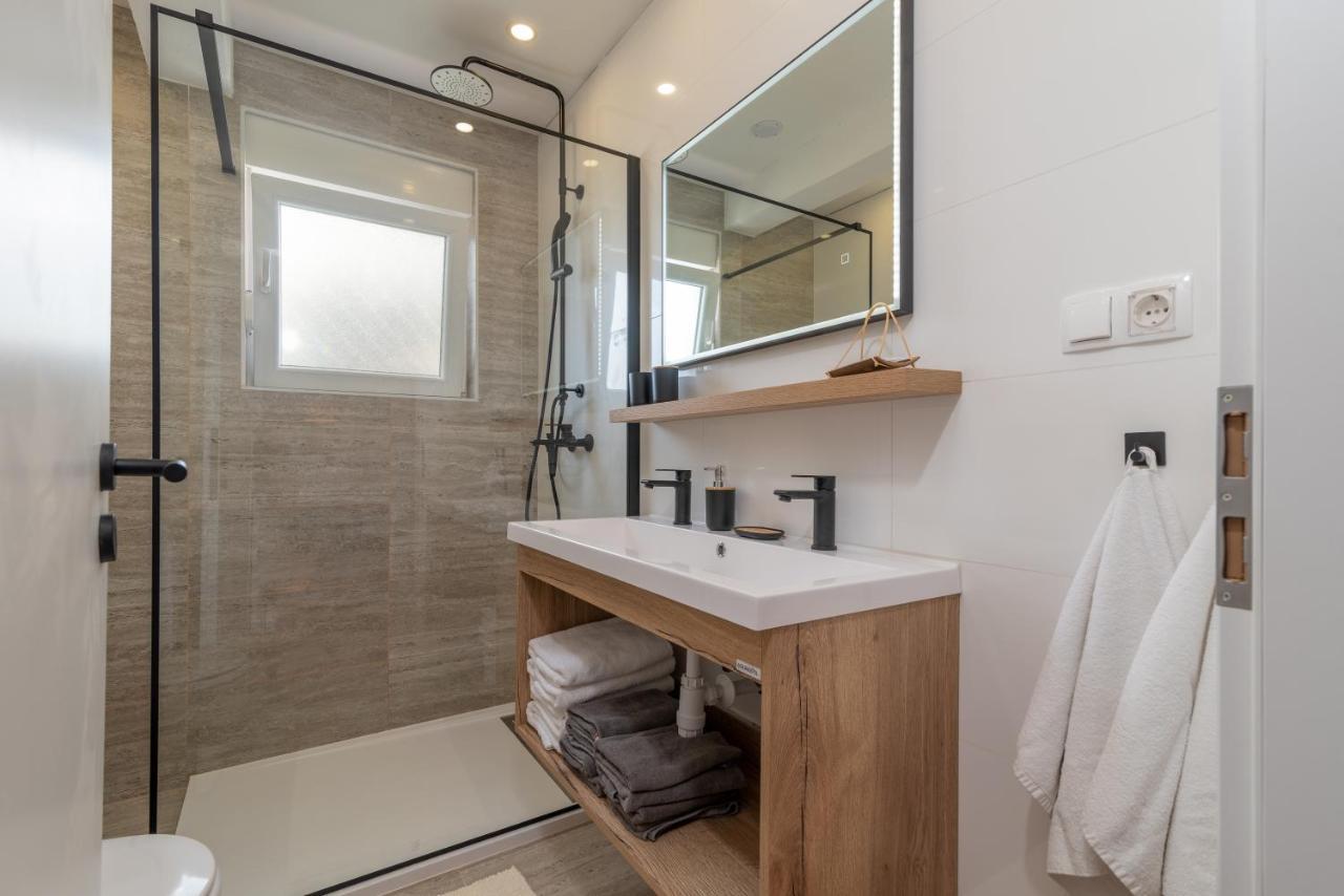 Villa Eight By Villa Kuzmanic โตรกีร์ ภายนอก รูปภาพ